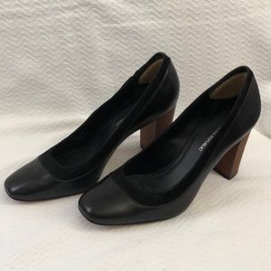 EUC stylish black leather Banana Republic heels